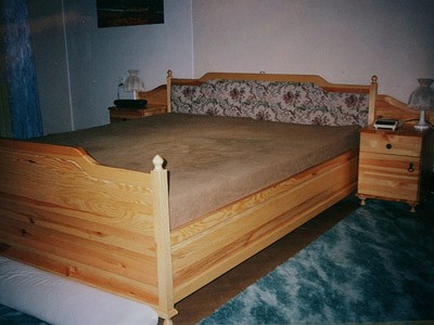Manželská postel borovice