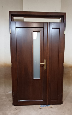 Dveře vchodové plné dvoukřídlé se světlíkem dubový masiv Euro 78 trojsklo